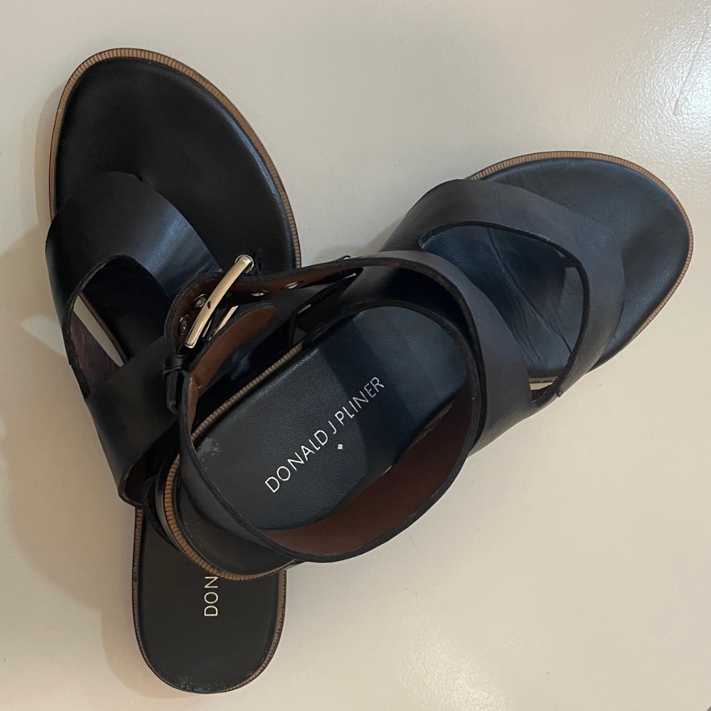 DONALD PILNER Black Leather Ankle wraparound thong sandals